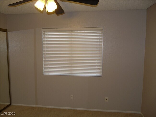 Building Photo - 912 Crowfoot