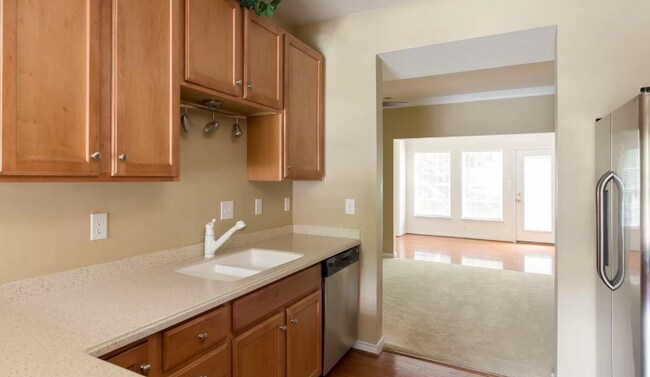 Building Photo - Gorgeous Townhome in Western Henrico!