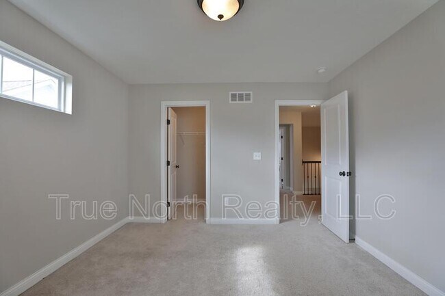 Building Photo - 1412 Leesland Dr