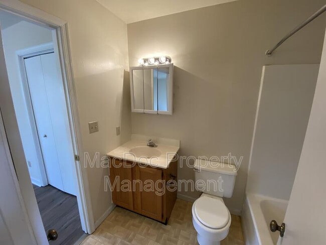 Building Photo - 16128 Clarence Ct
