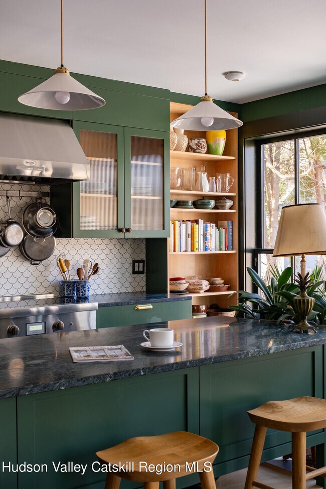 Building Photo - 5 Fairview Ave