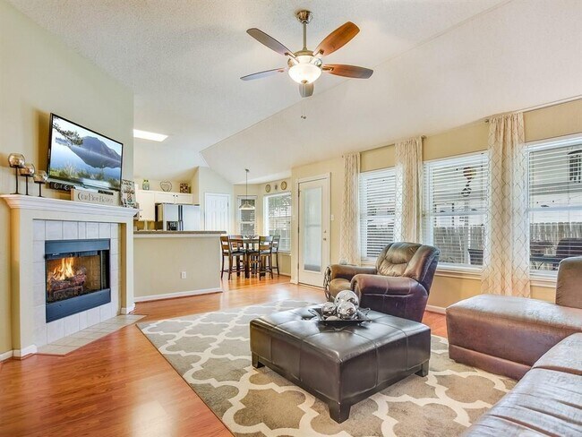 Building Photo - 1016 Mohican St