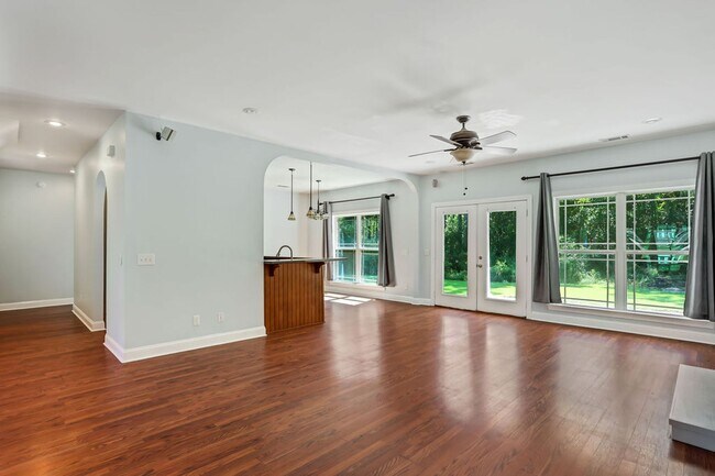 Building Photo - 829 Nease Rd