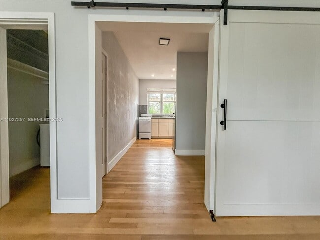 Building Photo - 315 W 28th St