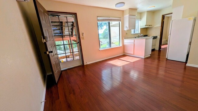 Building Photo - 18818 W Ridge View Dr