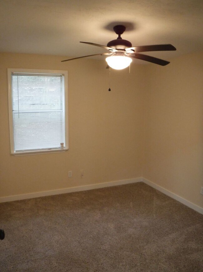 Building Photo - 2308 Sylvan Ct