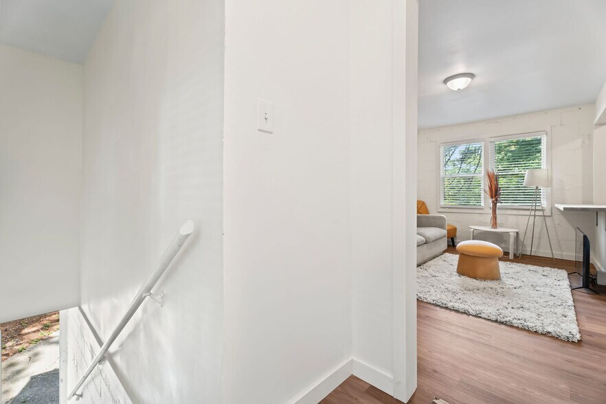 Building Photo - 255 Richardson Rd NW