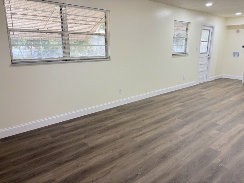 Building Photo - 1334 Lake Bonny Dr W