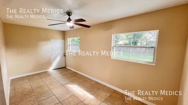 Building Photo - 6216 Lake Underhill Rd