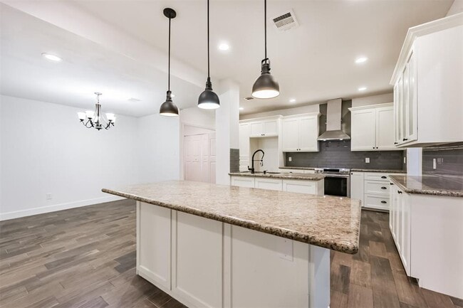 Building Photo - 210 Gentilly Dr