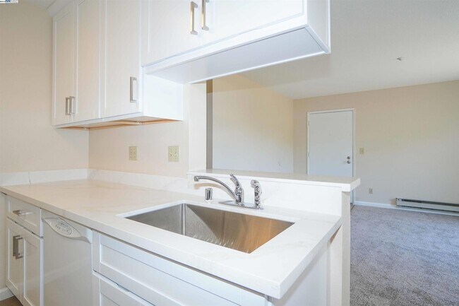 Building Photo - 3670 Silver Oaks Way