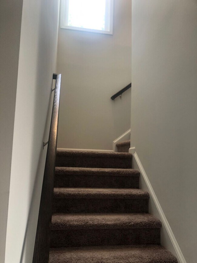 Building Photo - Welcome Home! 4BR/2.5BA in Manning Crossing – Elon