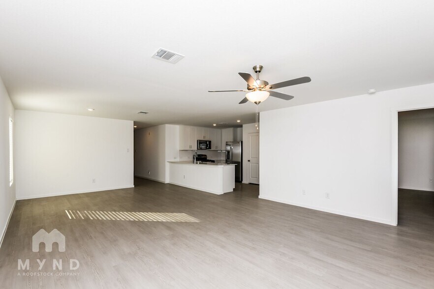 Building Photo - 2725 Ctr Crk Ln