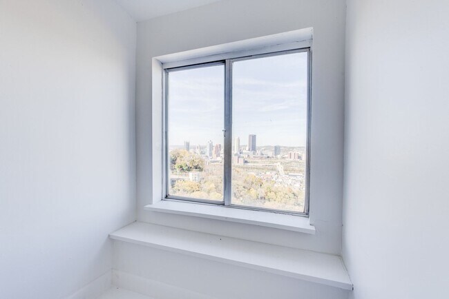 Building Photo - AVAILABLE NOW - Beautiful 3 Bedroom Home w...