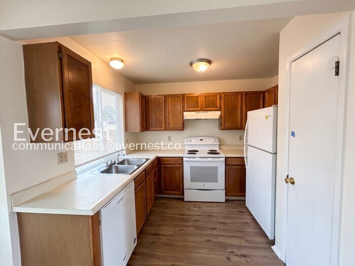Building Photo - 2702 Dickens Dr