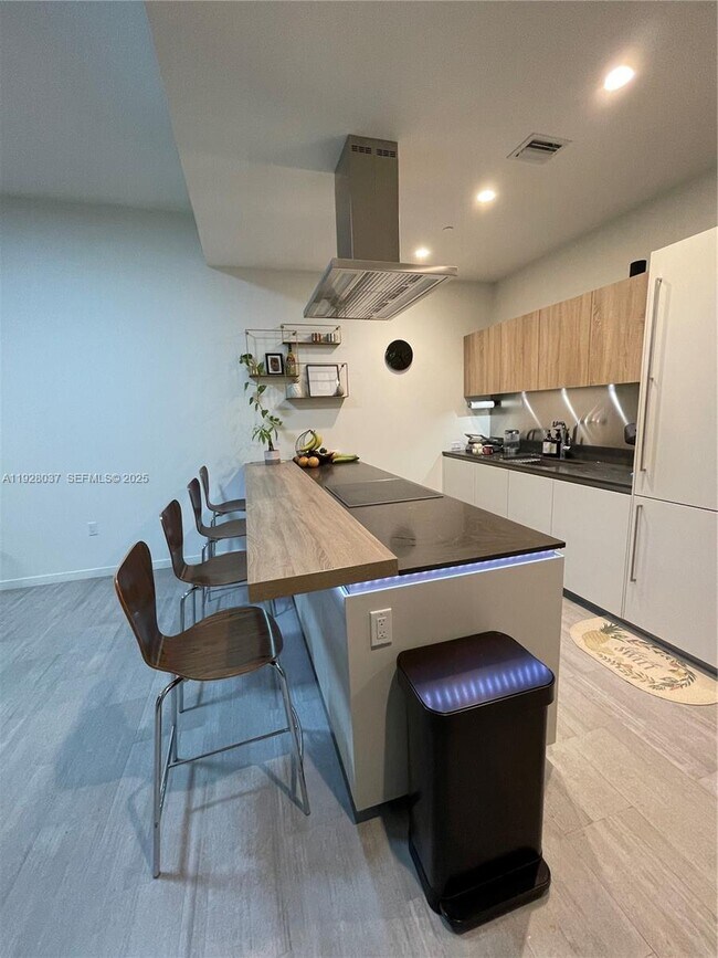 Building Photo - 1000 Brickell Plaza