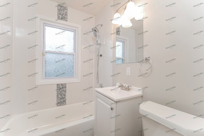 Building Photo - 1311 W Bryson St