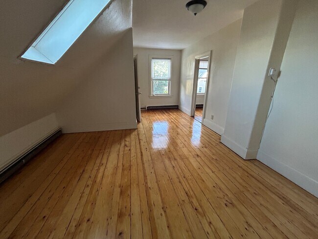 Building Photo - 54 Hillside Ave