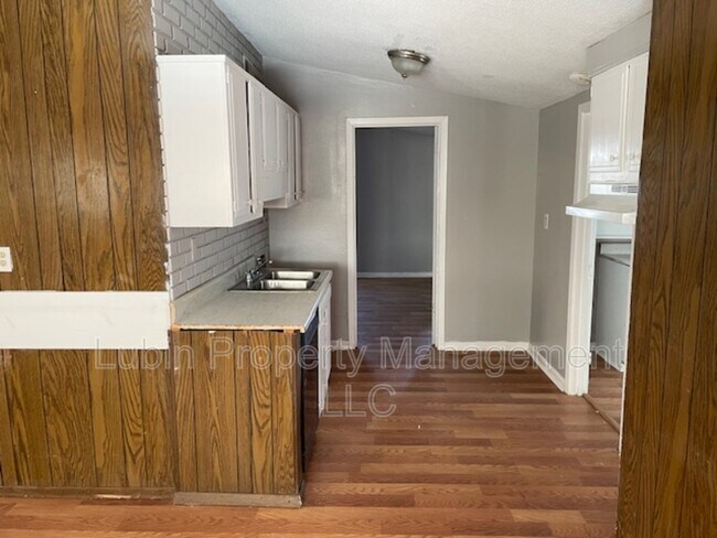 Building Photo - 611 Benham Ave