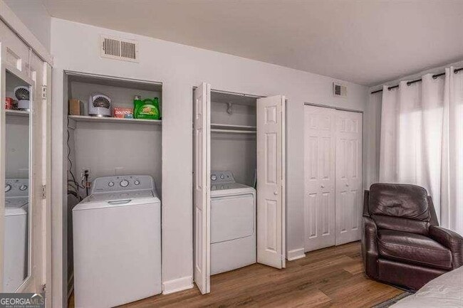 Building Photo - 3200 Rim Cove Dr