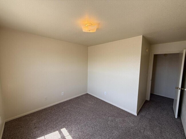 Building Photo - 2811 Cantabrian Dr