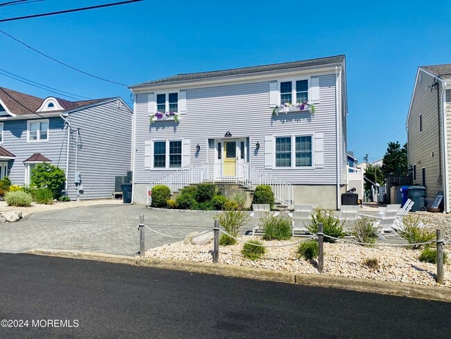 Primary Photo - 308 Cove Dr