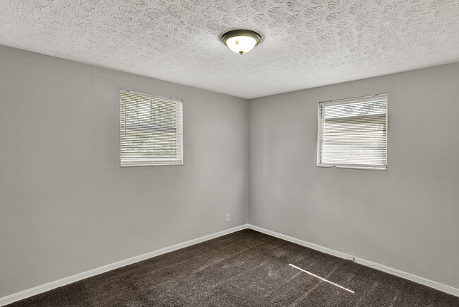 Building Photo - 5634 Astor Pl