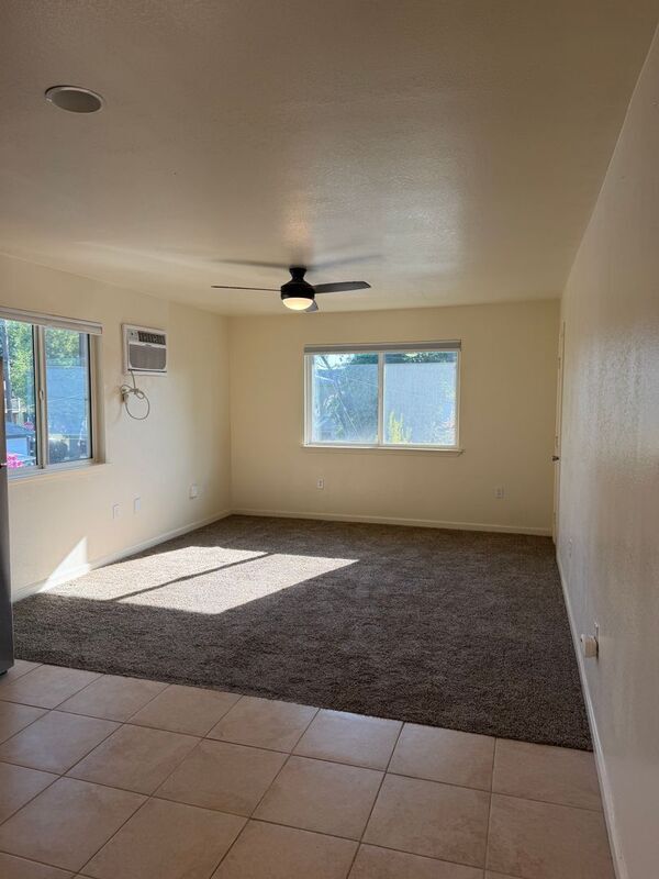 Building Photo - 2714 San Fernando Way