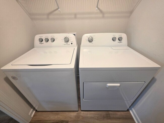 Building Photo - Nearly New 4BR/2BA home close to I10 with energy savings built in