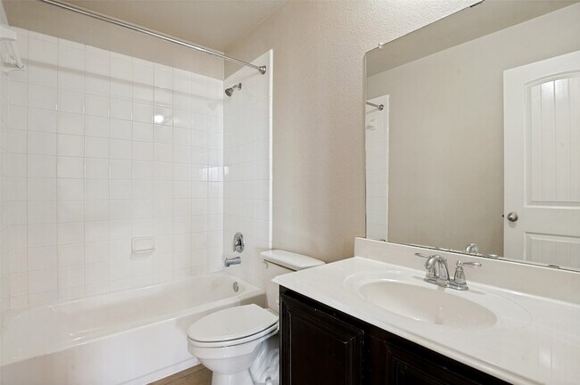 Building Photo - 1305 Lone Pine Dr