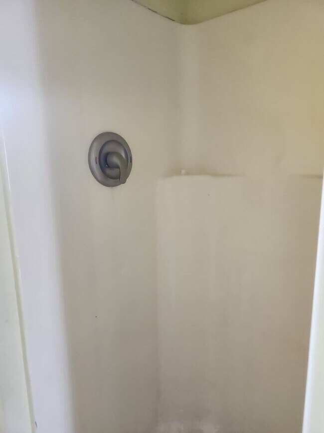 Building Photo - 413-415-415 N 6th Ave