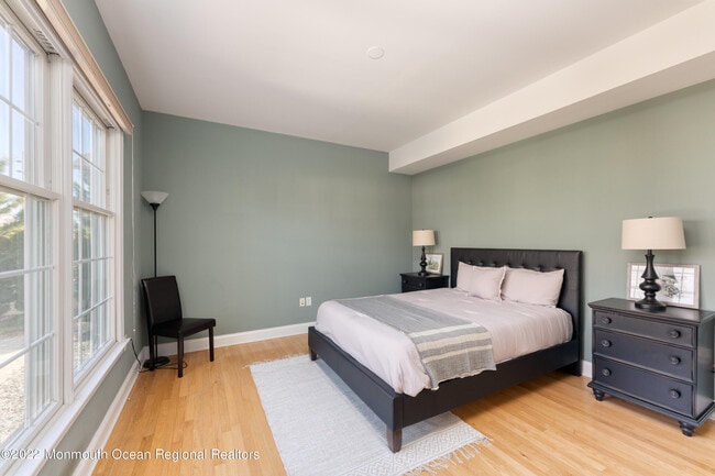 Building Photo - 322 Broadway