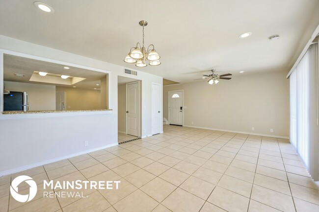 Building Photo - 1611 E Villa Maria Dr