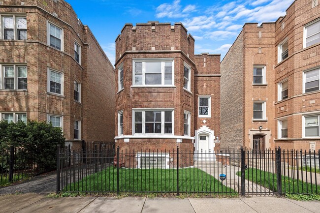Primary Photo - 7716 S Kingston Ave
