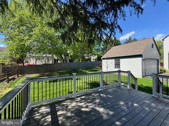 Building Photo - 15 Linden Hill Way SW