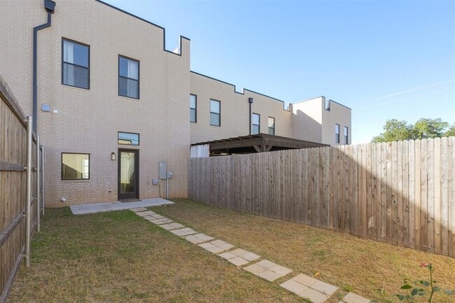 Building Photo - 827 NW 8th St