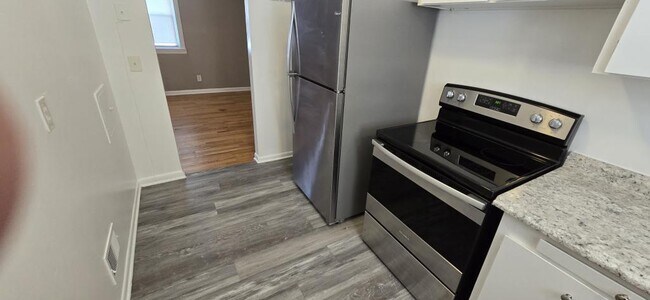 Building Photo - 7010 Town Ln