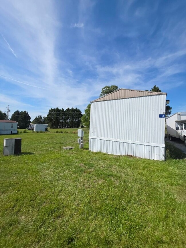Building Photo - Ready to Move in