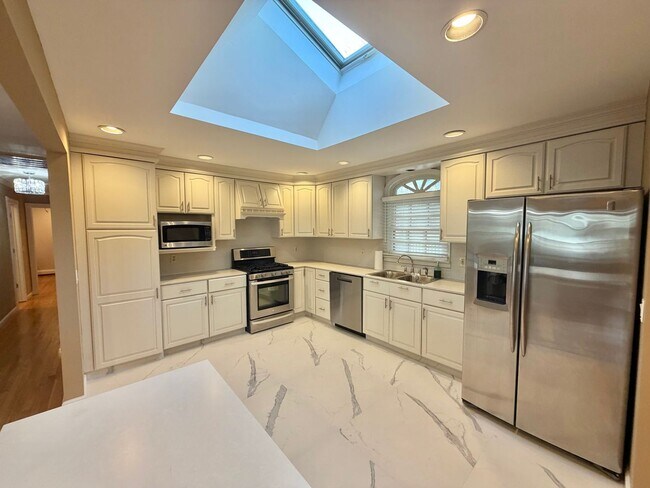 Building Photo - 29 Carriage Hill Ln