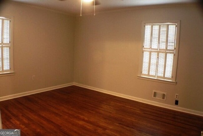 Building Photo - 106 Oakhurst St