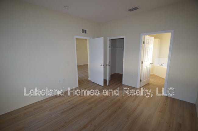 Building Photo - 823 Krenson Woods Ln