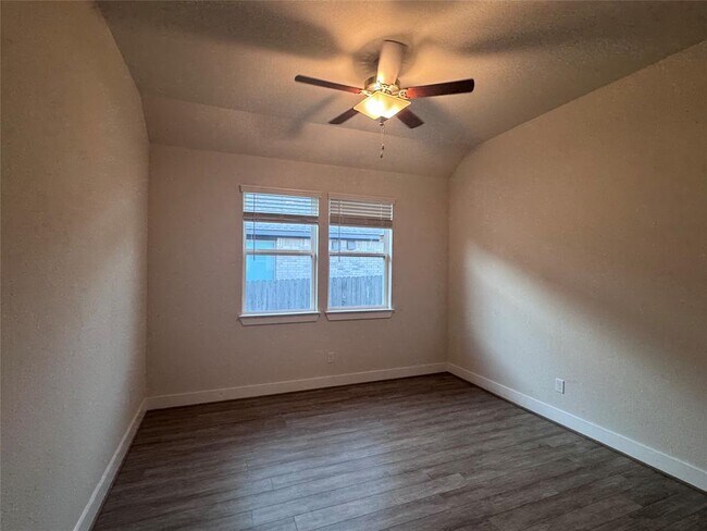 Building Photo - 3804 Sandhill Crane Dr