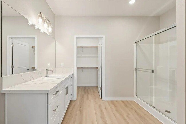 Building Photo - 3360 Landon Dr W