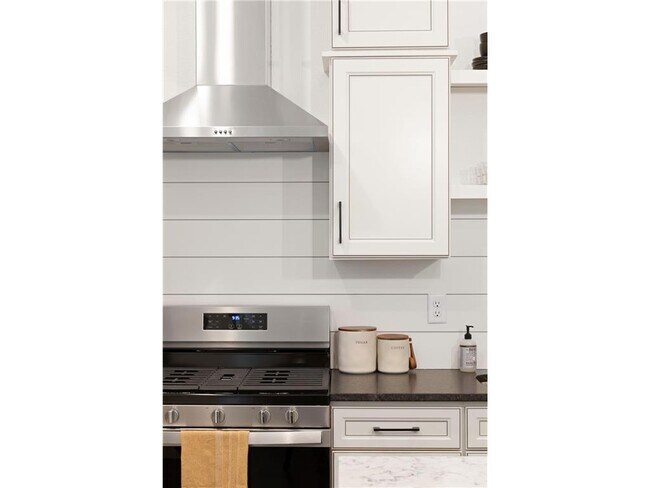 Building Photo - 366 Magnolia Ln