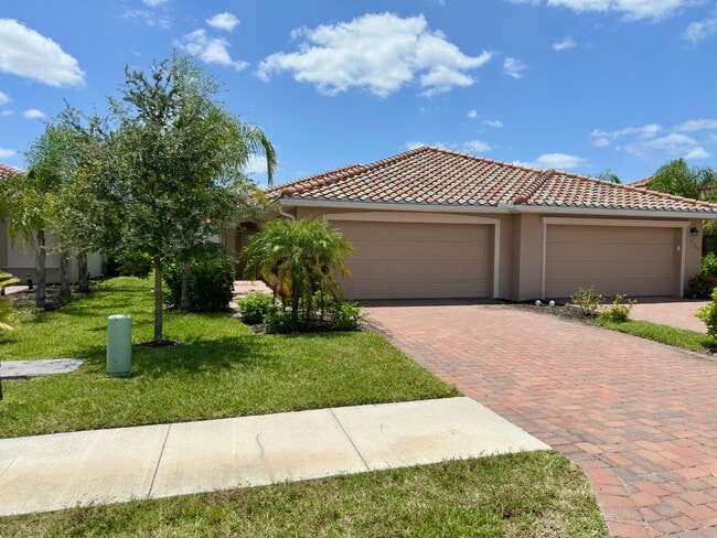 Primary Photo - 2563 Vine Ave