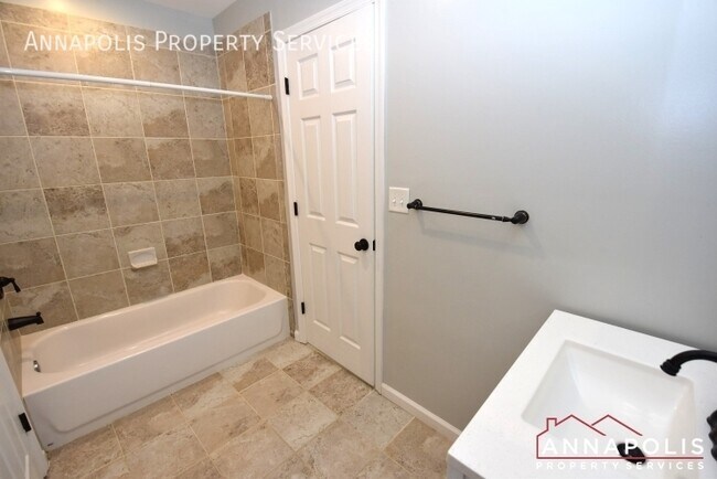 Building Photo - 324 Windell Ave