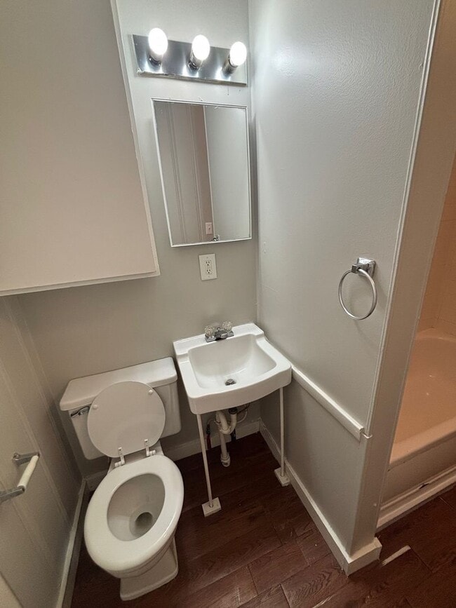 Building Photo - 412 E Letchworth Ave