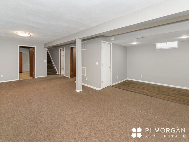 Building Photo - 1409 Thomas Dr