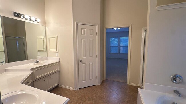 Building Photo - 4923 Lake Gladewater Ct