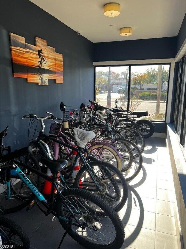 Building Photo - 22 Center St